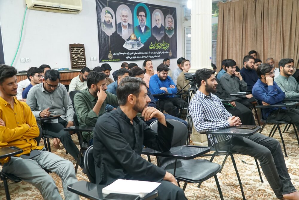 شہید رئیسی کی یاد میں مدرسہ الولایہ قم کا تعزیتی اجلاس