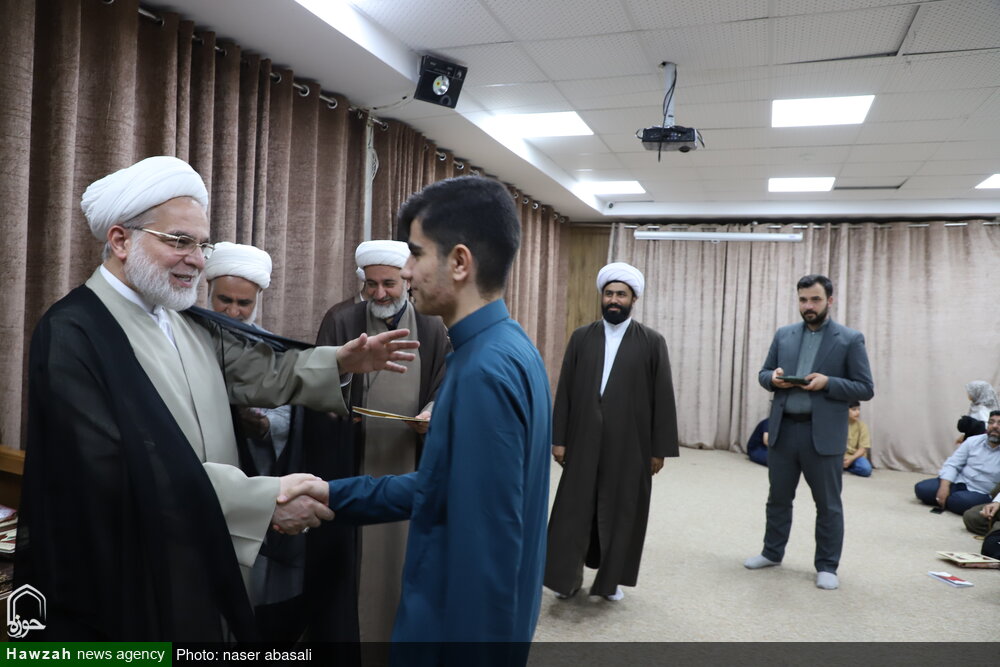 تصاویر/ تجلیل از اساتید و طلاب برتر مدرسه علمیه خاتم الانبیاء سنندج