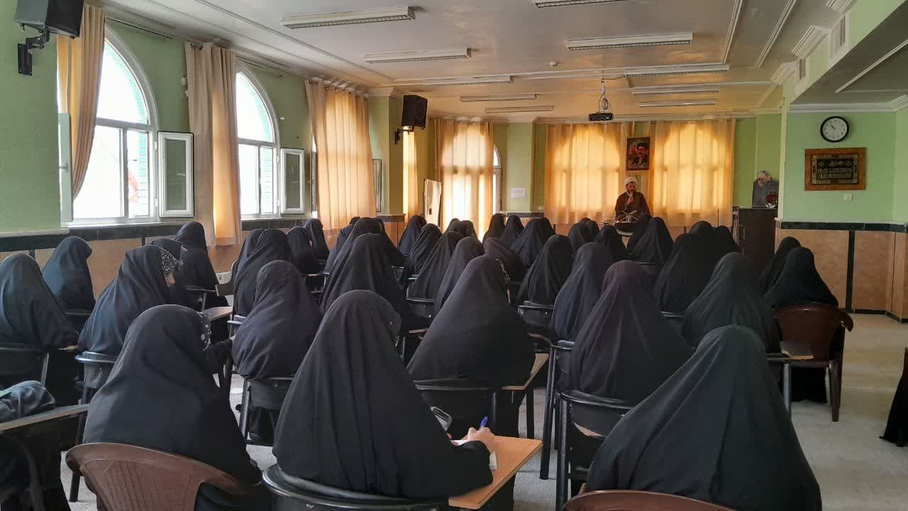 برگزاری نشست علمی فرهنگی به مناسبت اولین سالگرد شهید جمهور و همراهان
