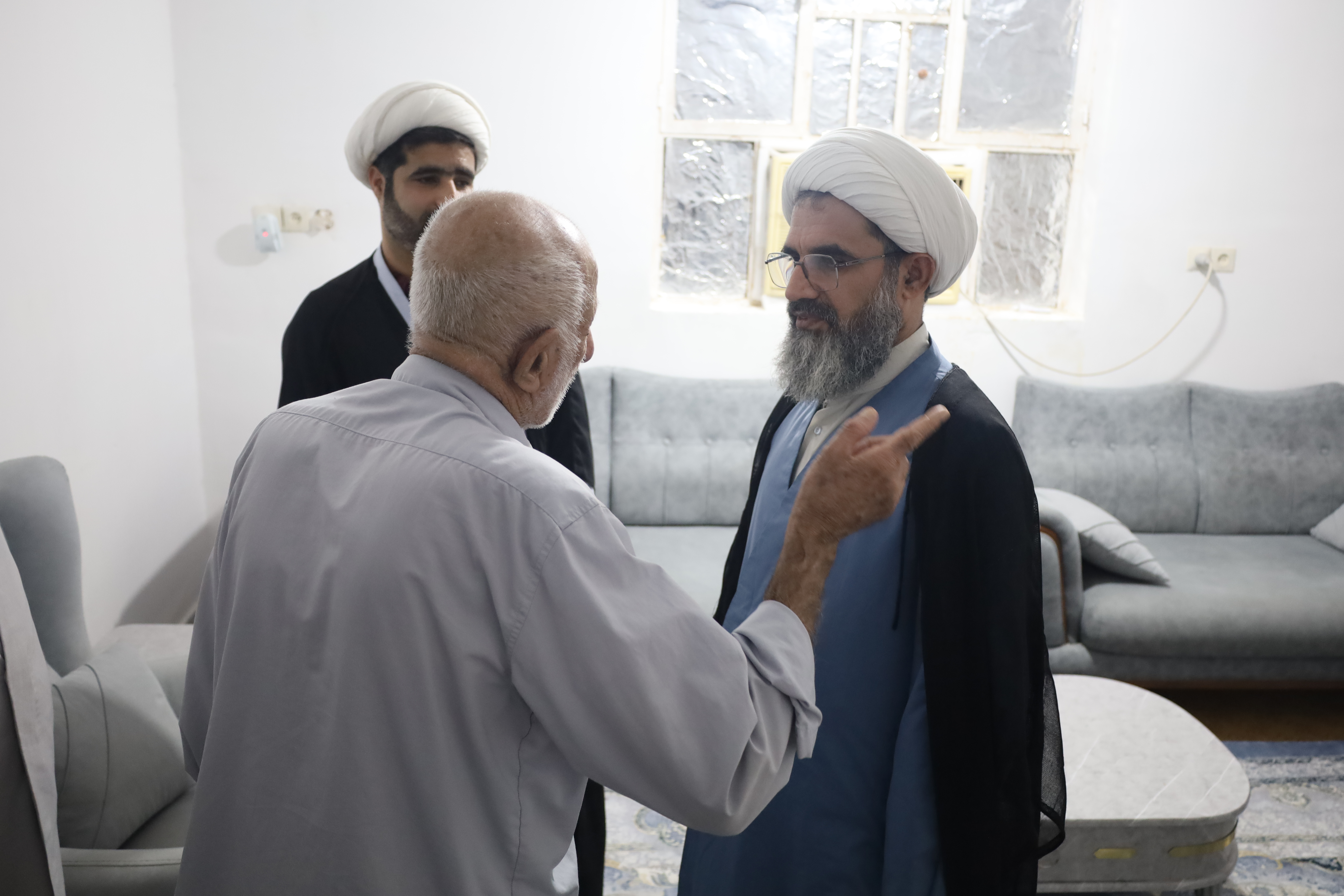 مدیر حوزه علمیه هرمزگان پای درد دل طلاب شهرستان رودان نشست+عکس