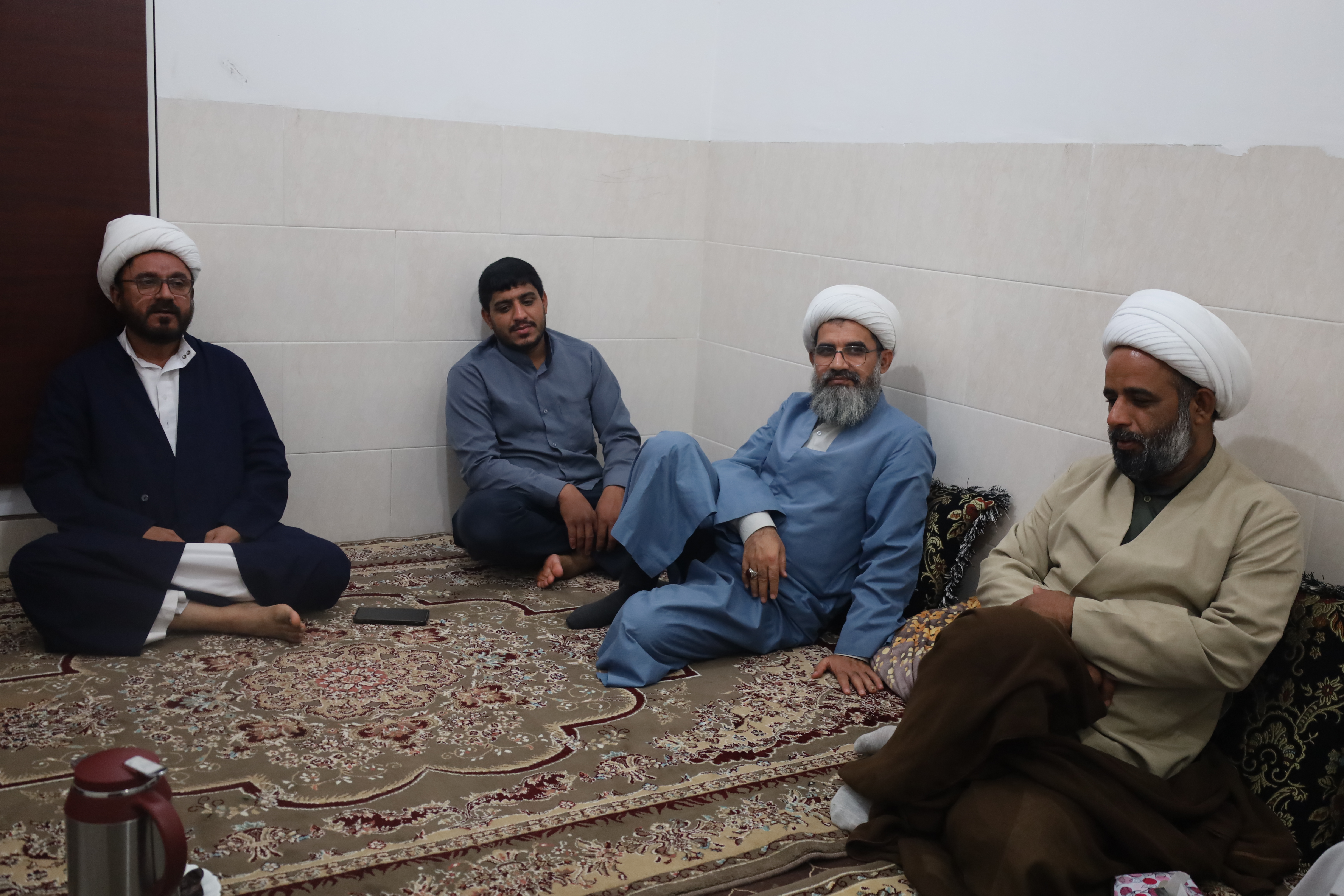 مدیر حوزه علمیه هرمزگان پای درد دل طلاب شهرستان رودان نشست+عکس