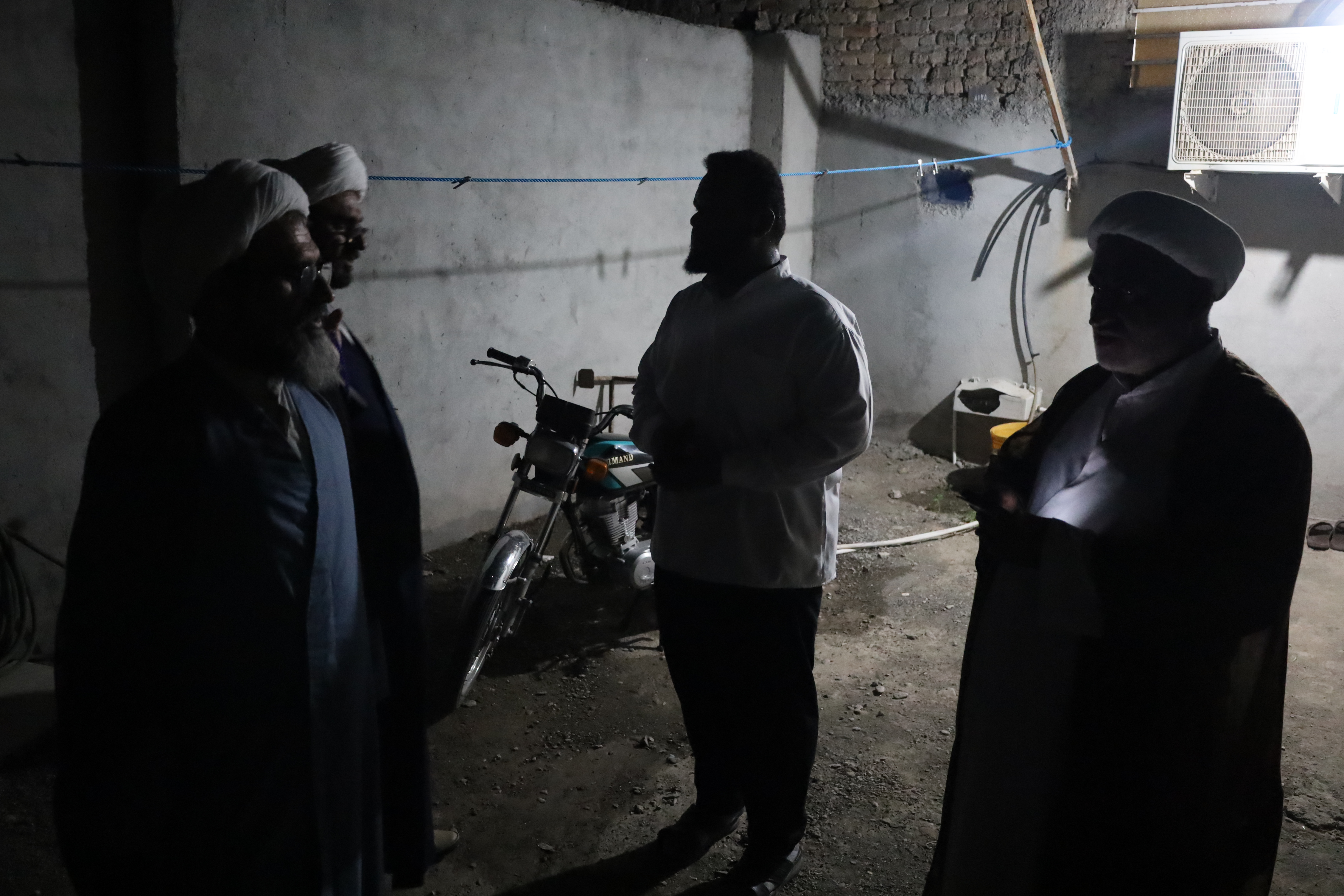 مدیر حوزه علمیه هرمزگان پای درد دل طلاب شهرستان رودان نشست+عکس