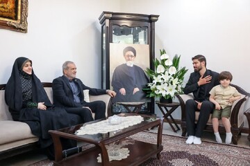 تصاویر/ دیدار رئیس جمهور با خانواده امام جمعه شهید تبریز