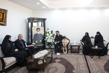 دیدار پزشکیان با خانواده امام جمعه شهید تبریز