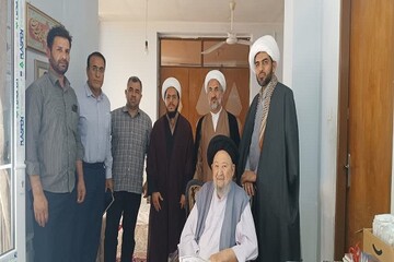 دیدار مدیر مدرسه علمیه حضرت ولی عصر(عج) کنگاور با خانواده شهیدان میریونسی+عکس