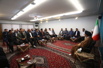 برای پیشرفت دیگران نباید مرتکب دروغ و گناه شویم+ عکس