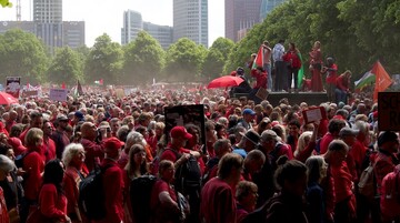 خیابان های اطراف لاهه در تسخیر مخالفان جنگ