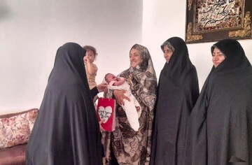 تصاویر/ تجلیل از خانواده طلاب خوش جمعیت در ساوه