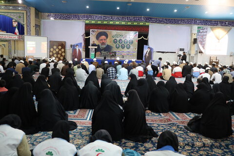 اجتماع طلاب و روحانیون  زابل در مراسم بزرگداشت شهدای خدمت