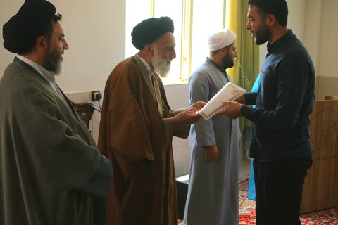تجلیل از ممتازین تحصیلی حوزه علمیه سفیران هدایت امام رضا علیه‌السلام ملایر