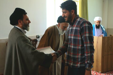 تجلیل از ممتازین تحصیلی حوزه علمیه سفیران هدایت امام رضا علیه‌السلام ملایر