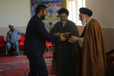 تجلیل از ممتازین تحصیلی حوزه علمیه سفیران هدایت امام رضا علیه‌السلام ملایر