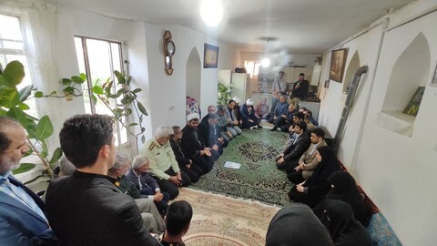 تصاویر / حضور مسئولان استان زنحان در منزل شهید خدمت سرهنگ دوم حاج بهروز قدیمی