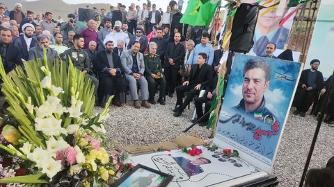 تصاویر / حضور مسئولان استان زنحان در منزل شهید خدمت سرهنگ دوم حاج بهروز قدیمی