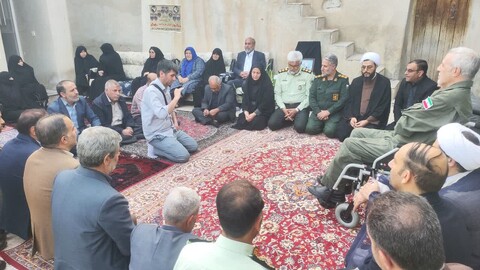 تصاویر / حضور مسئولان استان زنحان در منزل شهید خدمت سرهنگ دوم حاج بهروز قدیمی