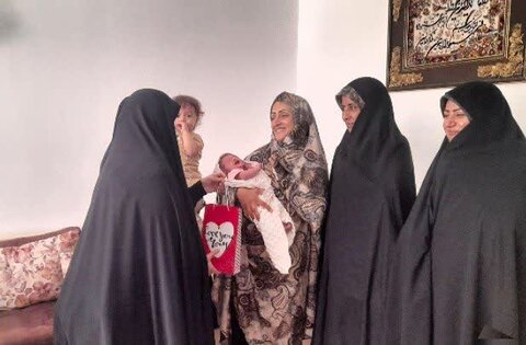 تصاویر/تجلیل از خانواده طلاب خوش جمعیت در ساوه