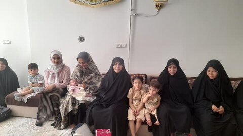 تصاویر/تجلیل از خانواده طلاب خوش جمعیت در ساوه