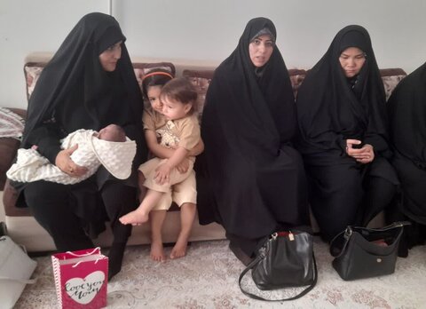 تصاویر/تجلیل از خانواده طلاب خوش جمعیت در ساوه