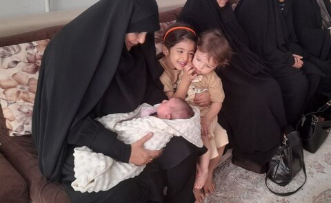 تصاویر/تجلیل از خانواده طلاب خوش جمعیت در ساوه