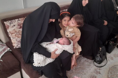 تصاویر/تجلیل از خانواده طلاب خوش جمعیت در ساوه