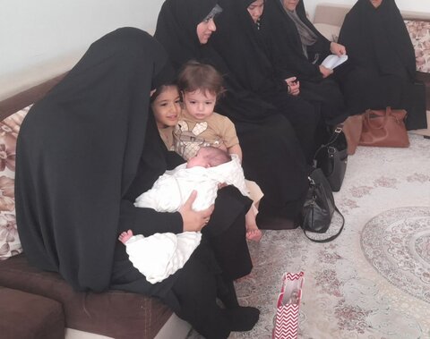 تصاویر/تجلیل از خانواده طلاب خوش جمعیت در ساوه