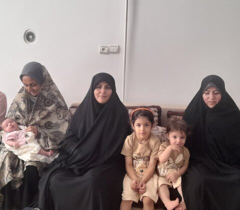 تصاویر/تجلیل از خانواده طلاب خوش جمعیت در ساوه