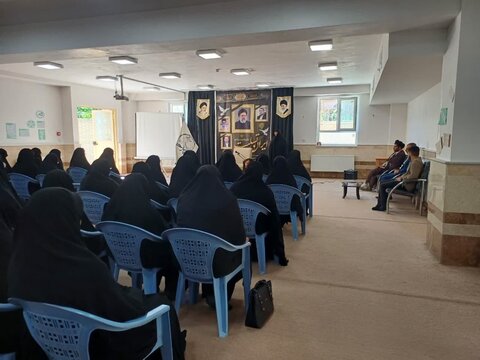 تصاویر/ مراسم گرامیداشت شهدای خدمت در مدرسه علمیه زینب کبری(س) ارومیه