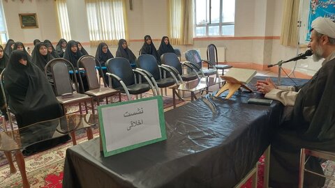 تصاویر/ نشست اخلاقی طلاب مدرسه علمیه فاطمیه نقده