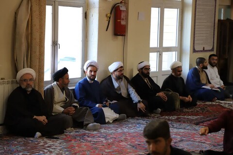 تصاویر/  نشست فرقه شناسی در مدرسه علمیه حضرت ولی عصر (عج) تبریز