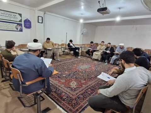 تصاویر/ اولین جلسه از سلسله جلسات مباحثه و هم اندیشیبیانیه مقام معظم رهبری در حوزه علمیه مرند