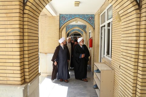 تصاویر/ بازدید امام جمعه خوی  از حوزه علمیه صاحب الزمان (عج) مرند