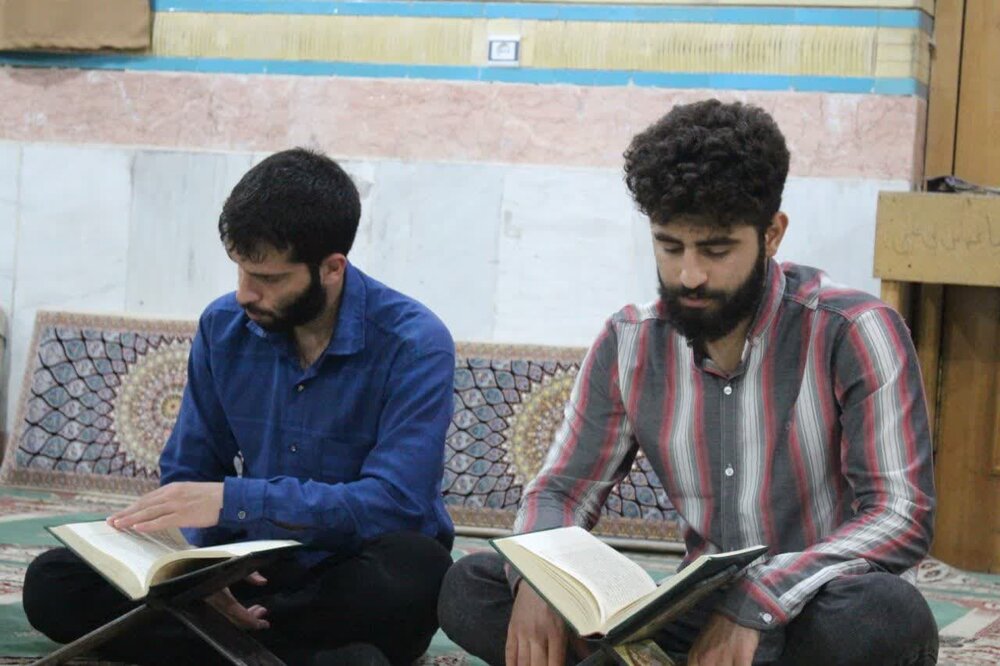 تصاویر/محفل انس با قرآن در مدرسه علمیه صاحب الزمان شهر ایلام