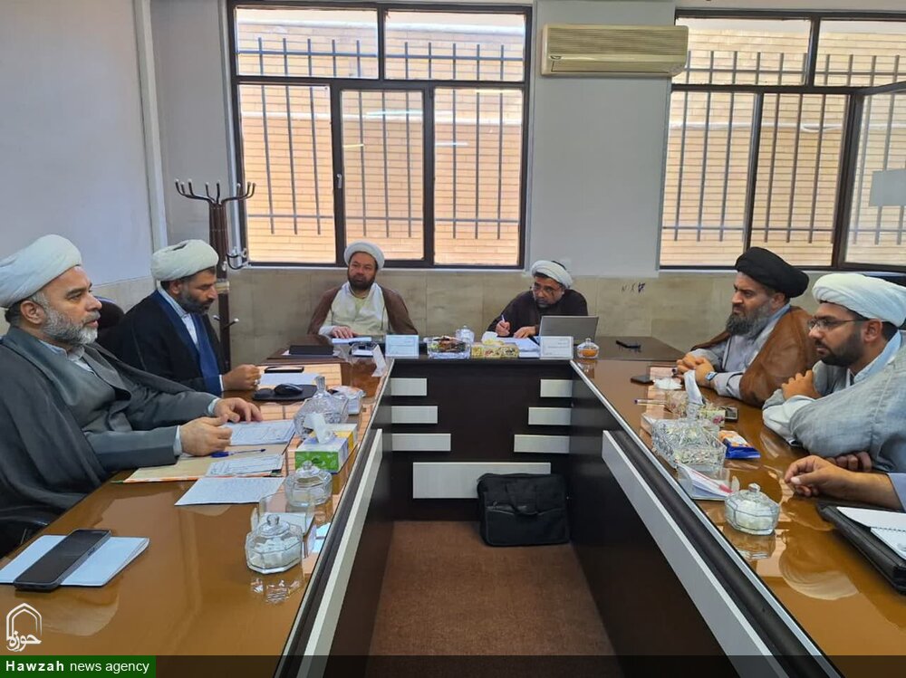پایان‌نامه «نقد و بررسی خداشناسی از منظر الهیات پویشی وایتهد » در اصفهان دفاع شد