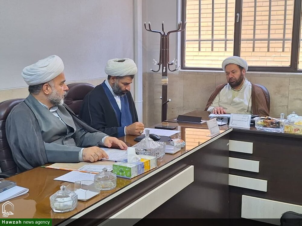 پایان‌نامه «نقد و بررسی خداشناسی از منظر الهیات پویشی وایتهد » در اصفهان دفاع شد