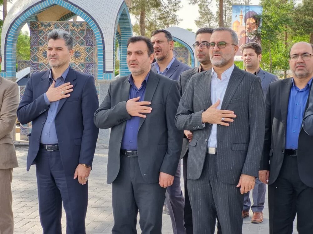 ادای احترام مسئولان استان اصفهان به مقام شامخ شهدای کاشان+تصاویر