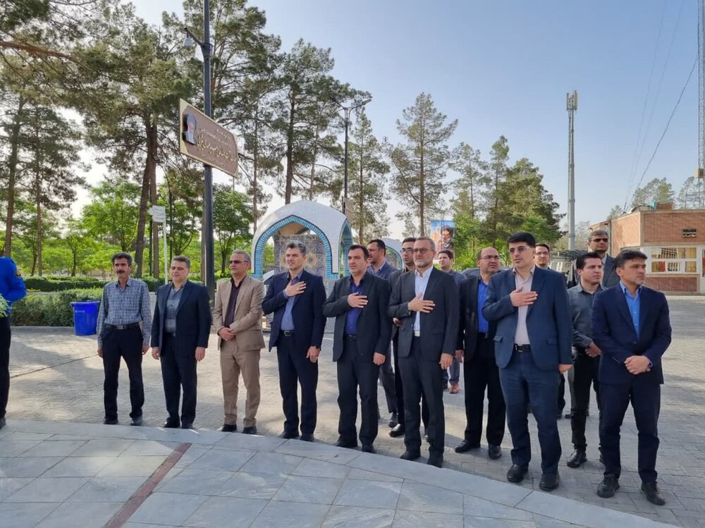 ادای احترام مسئولان استان اصفهان به مقام شامخ شهدای کاشان+تصاویر