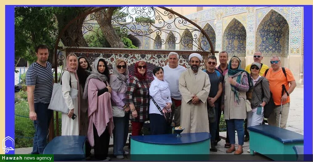 بازدید بیش از ۲۰۰۰ گردشگر خارجی از مدرسه ناصریه در اصفهان+ عکس