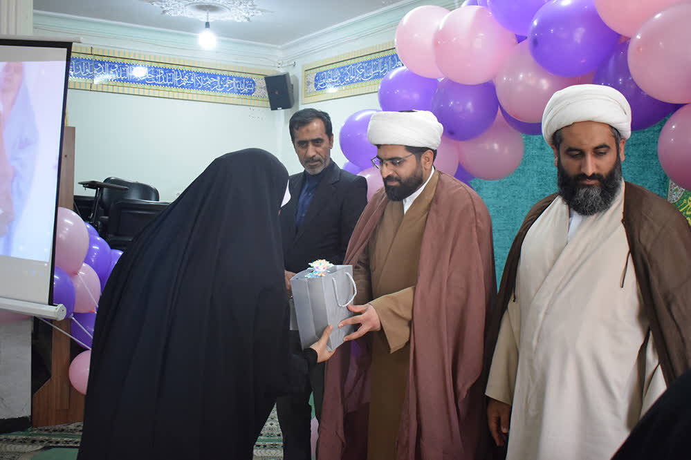 تجلیل از فرزندان دختر کارکنان تبلیغات اسلامی بوشهر+ تصاویر