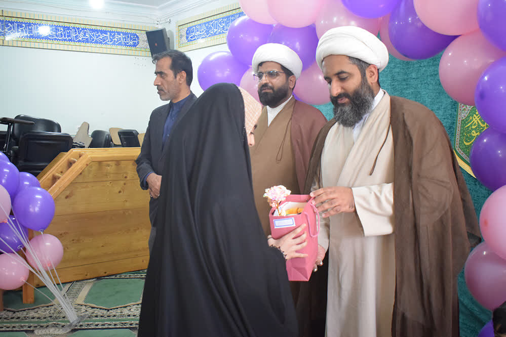 تجلیل از فرزندان دختر کارکنان تبلیغات اسلامی بوشهر+ تصاویر
