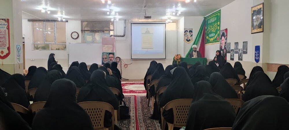 حوزه علمیه، سنگر دفاع از هویت دینی جامعه است