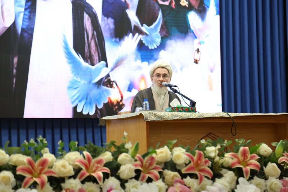 شهید رئیسی خستگی‌ناپذیر، مردمی و مورد حمایت رهبر انقلاب بود