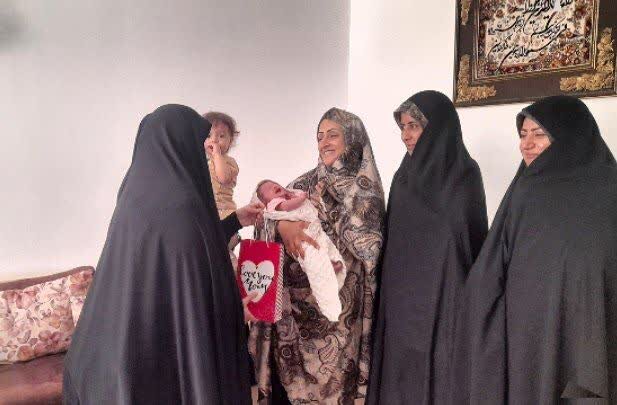 تصاویر/ تجلیل از خانواده طلاب خوش جمعیت در ساوه