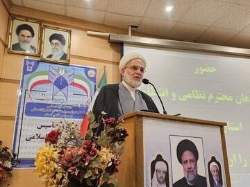 دوری از سیاسی کاری از شاخص‌های اصلی حفظ وحدت است