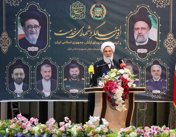 الگوگیری از شهدا تضمین کننده سعادت بشر/ زنده نگهداشتن روش، منش و سبک زندگی شهدا وظیفه همگانی است