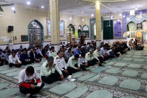 تصاویر/ قرائت زیارت عاشورا به یاد شهدای خدمت