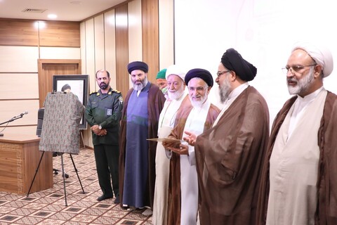 مراسم گرامیداشت شهدای خدمت و آئین رونمایی از کتاب خودنوشت (برای حق)