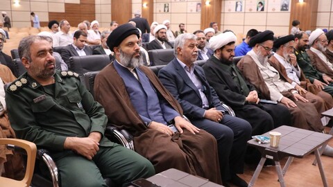 مراسم گرامیداشت شهدای خدمت و آئین رونمایی از کتاب خودنوشت (برای حق)