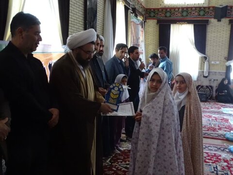 تصاویر/ مراسم جشن تکلیف 300 دانش اموز دختر در چهاربرج