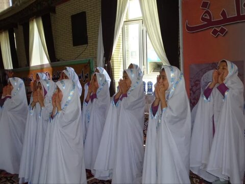 تصاویر/ مراسم جشن تکلیف 300 دانش اموز دختر در چهاربرج