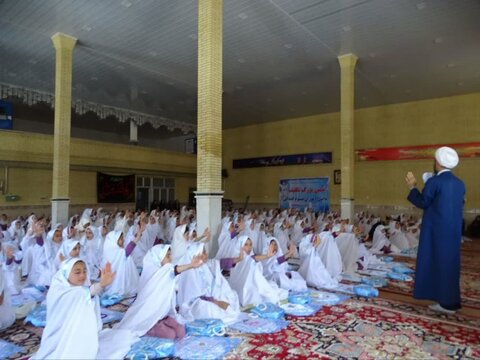 تصاویر/ مراسم جشن تکلیف 300 دانش اموز دختر در چهاربرج